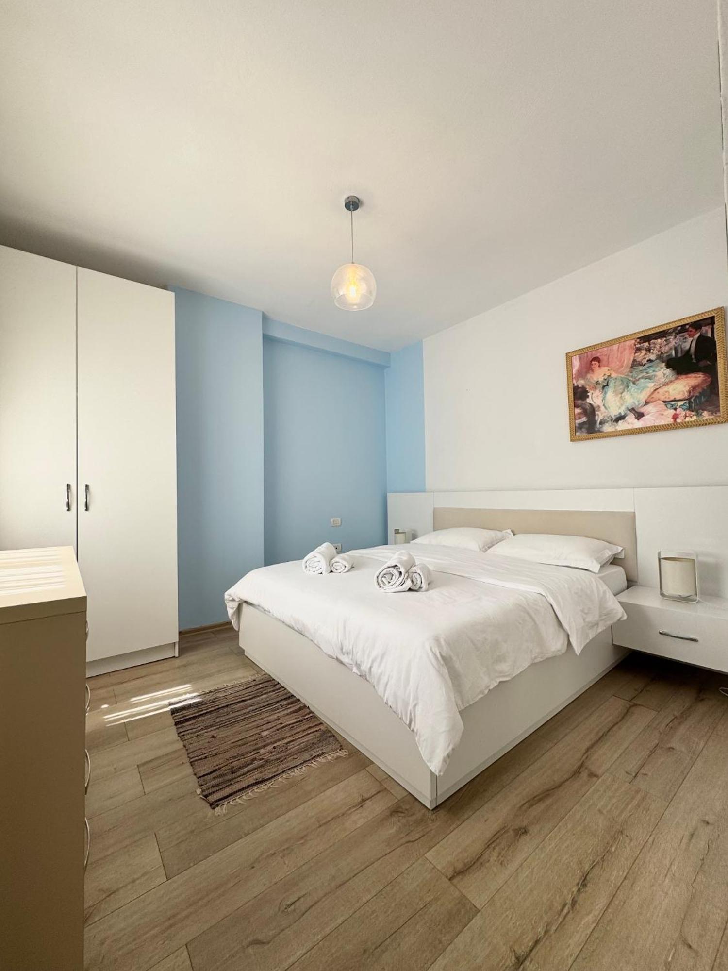 Apartment In The New Bazaar Of Tirana - Hana Blu Zewnętrze zdjęcie