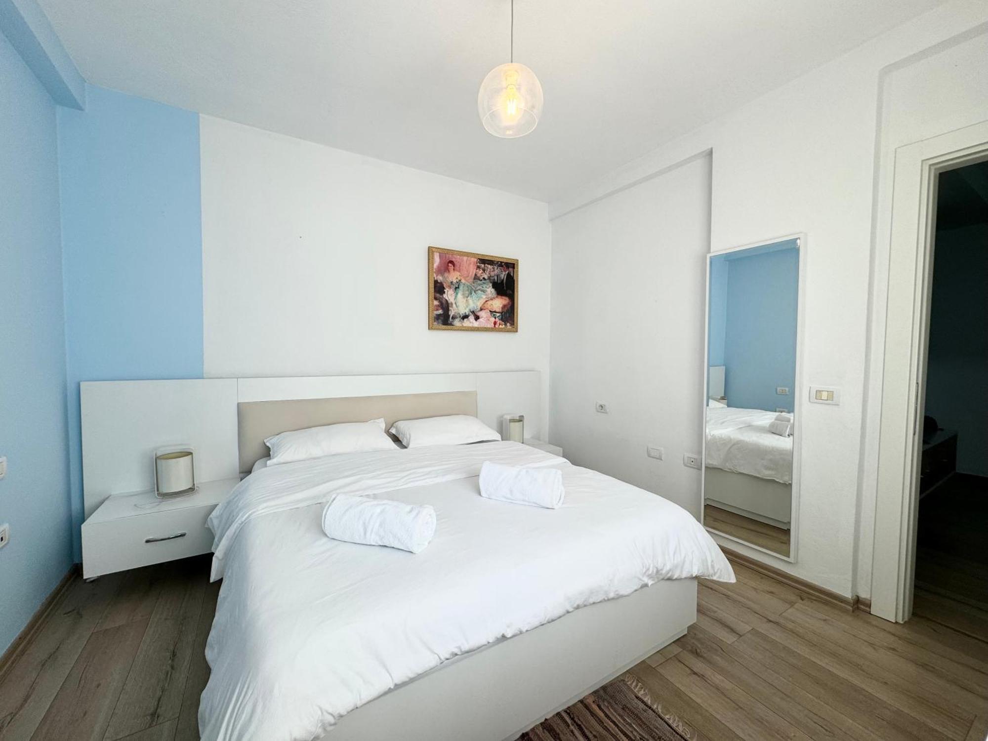 Apartment In The New Bazaar Of Tirana - Hana Blu Zewnętrze zdjęcie